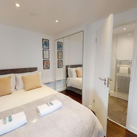 Stylish Apartment W/ Private Garden - Dog Friendly Newport  Esterno foto