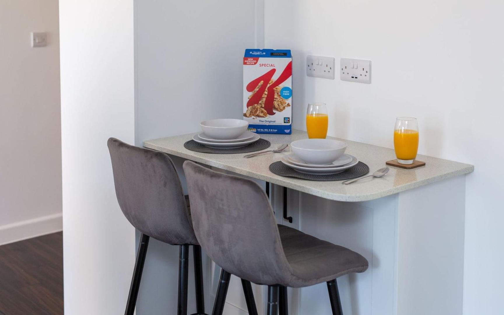 Stylish Apartment W/ Private Garden - Dog Friendly Newport  Esterno foto