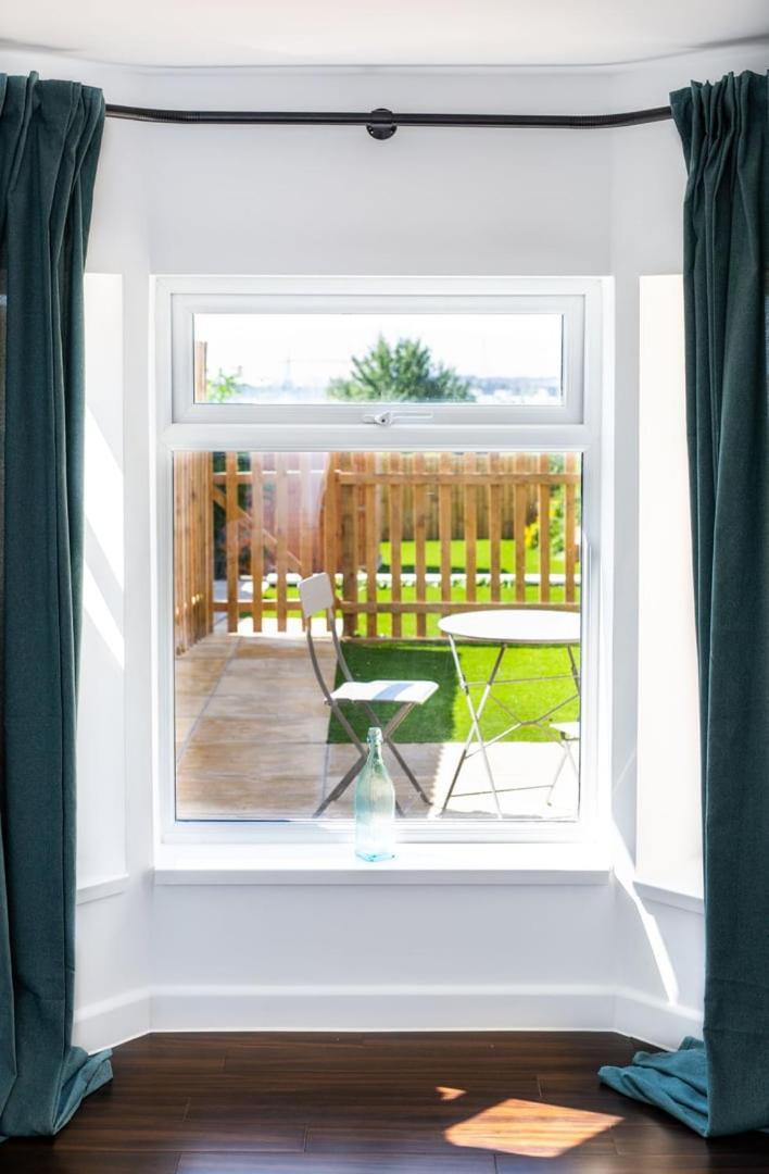Stylish Apartment W/ Private Garden - Dog Friendly Newport  Esterno foto