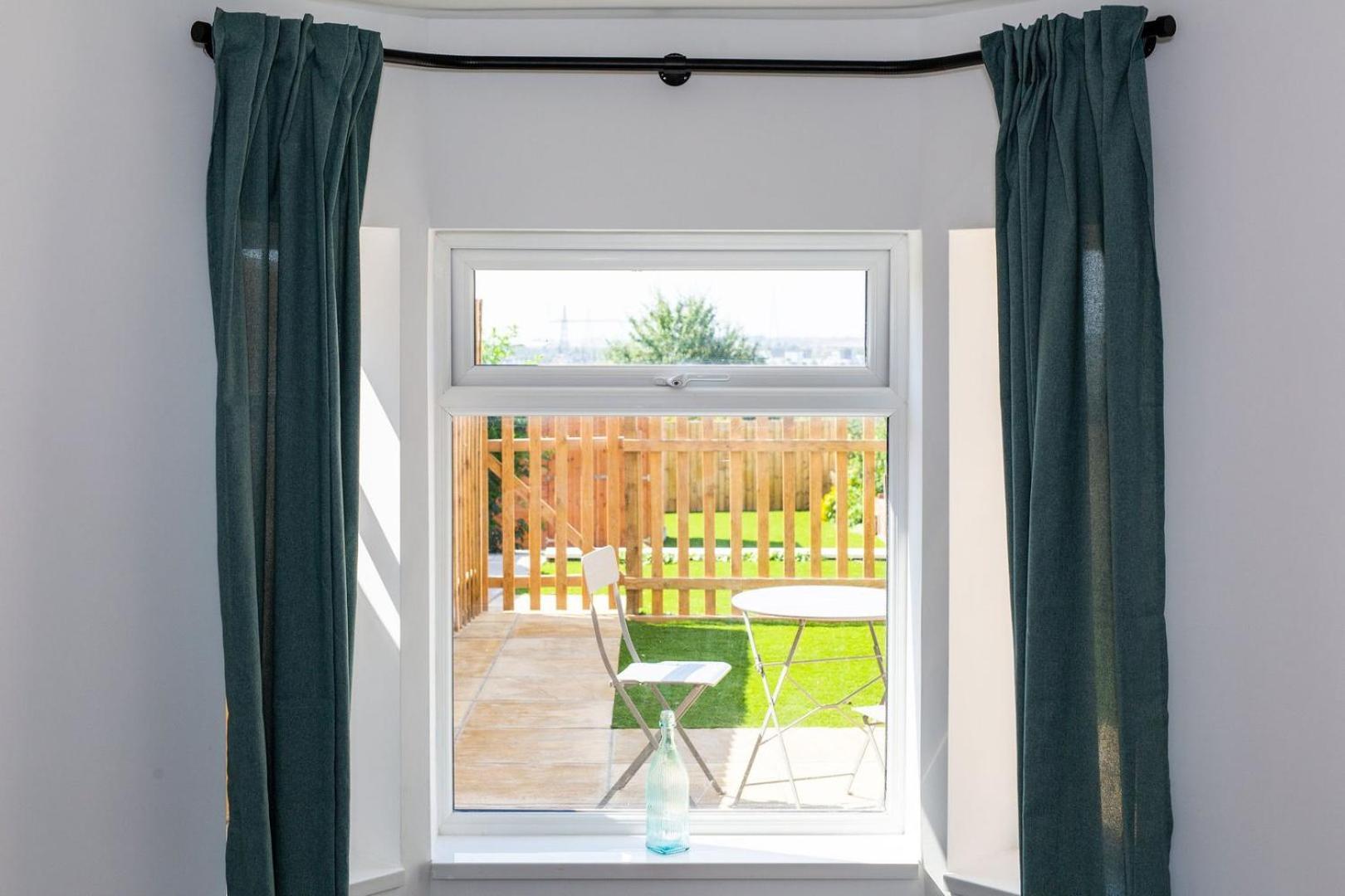 Stylish Apartment W/ Private Garden - Dog Friendly Newport  Esterno foto
