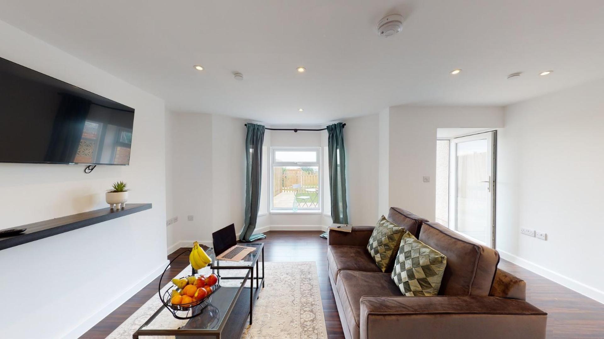 Stylish Apartment W/ Private Garden - Dog Friendly Newport  Esterno foto