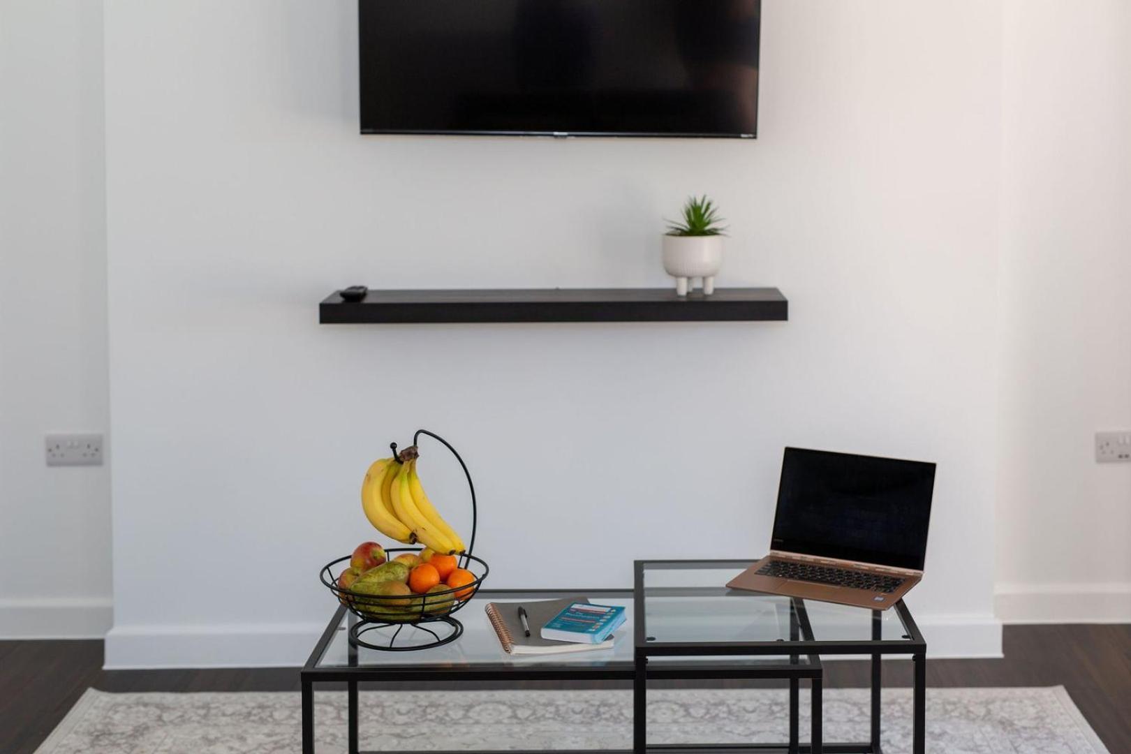 Stylish Apartment W/ Private Garden - Dog Friendly Newport  Esterno foto