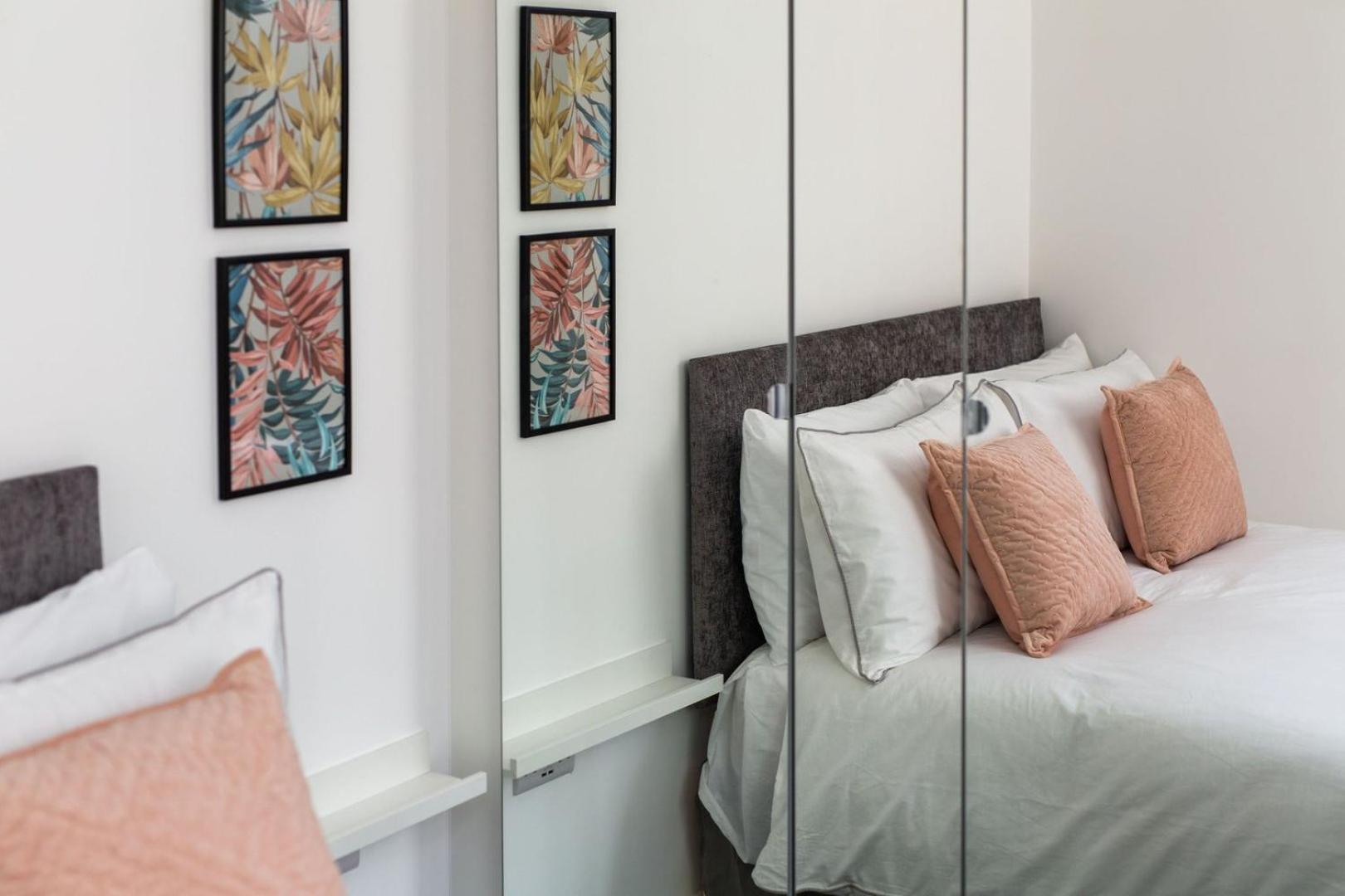 Stylish Apartment W/ Private Garden - Dog Friendly Newport  Esterno foto