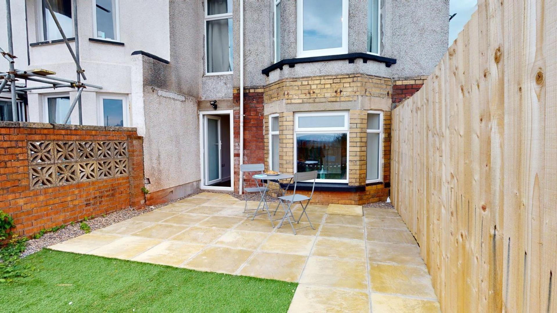 Stylish Apartment W/ Private Garden - Dog Friendly Newport  Esterno foto